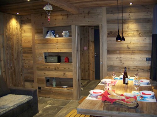 APARTMENT TERRACE AT THE FOOT OF THE SLOPES DEPARTURE AND RETURN BY SKI IF SUFFICIENT SNOW