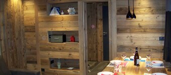 APARTMENT TERRACE AT THE FOOT OF THE SLOPES DEPARTURE AND RETURN BY SKI IF SUFFICIENT SNOW