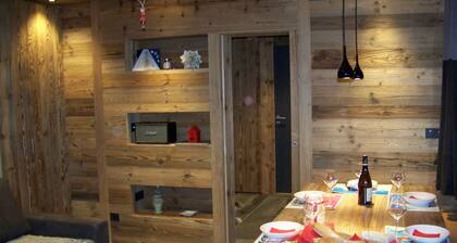 APARTMENT TERRACE AT THE FOOT OF THE SLOPES DEPARTURE AND RETURN BY SKI IF SUFFICIENT SNOW