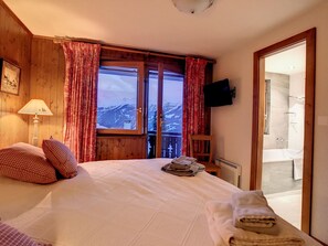 5 Schlafzimmer, Bügeleisen/Bügelbrett, Internetzugang, Bettwäsche