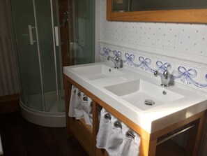 Badekar og hårføner