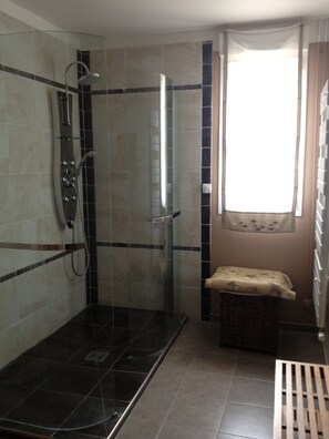 Bathtub, hair dryer