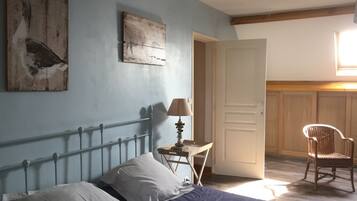 4 bedrooms, iron/ironing board, travel crib, free WiFi