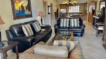 TV, lettore DVD, libri, impianto stereo