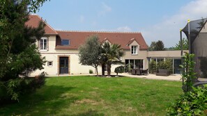 Exterior - BURGUNDY RENOVATED FARMHOUSE WITH PRIVATE HEATED INDOOR POOL AND SAUNA  (Fontaine-la-Gaillarde)
