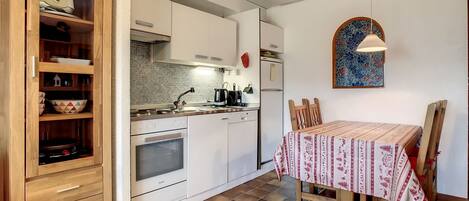 Oven, stovetop, dishwasher