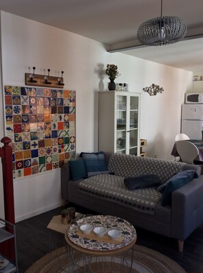 TV, DVD player, books - "La Maison", heart of the village, 50 meters from the sea (Étretat)
