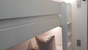 2 habitaciones, escritorio, tabla de planchar con plancha y wifi gratis