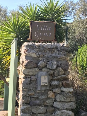 تفاصيل الفندق من الخارج