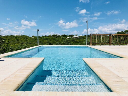 Flame Tree Cottage | Maison privée avec piscine et vue sur l'océan | 1/2 mile de la plage