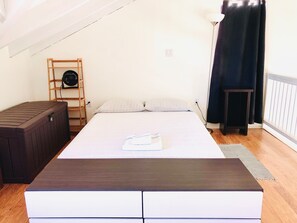 1 bedroom, desk, travel cot, WiFi