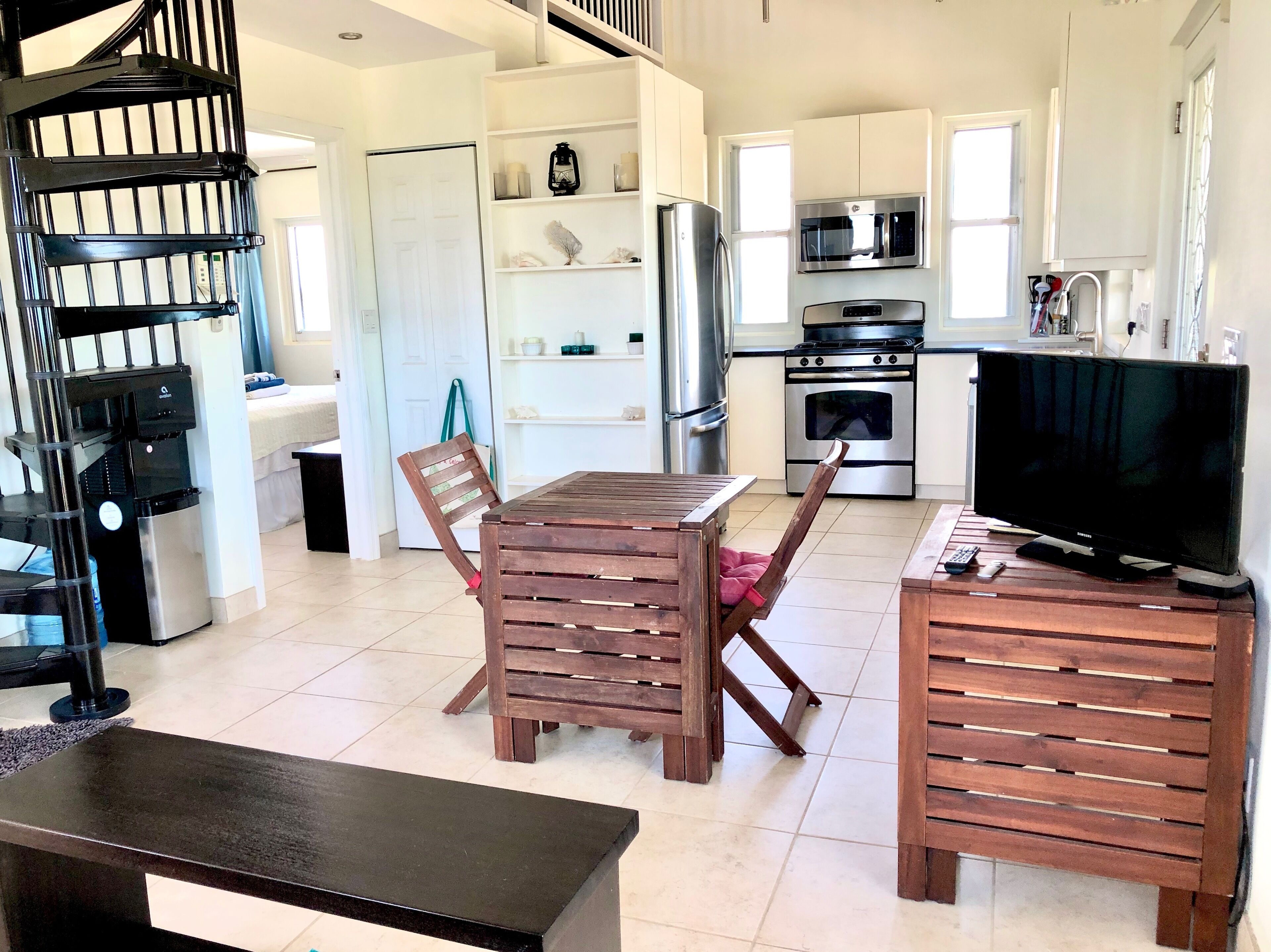 雪櫃、微波爐、焗爐、爐具