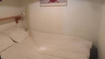 1 slaapkamer, een kluis op de kamer, een strijkplank/strijkijzer, wifi