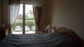 2 bedrooms, iron/ironing board