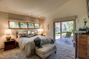 2 makuuhuonetta, silitysrauta/-lauta, vauvan matkasänky, ilmainen Wi-Fi