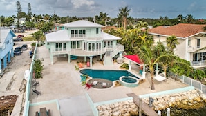 A large house with a swimming pool, a covered patio, and a view of the surrounding neighborhood. - Paradise Bay - 4 Bedrooms [with 2 Master Suites] & 4 Bathrooms - sleeps 10 (Marathon)