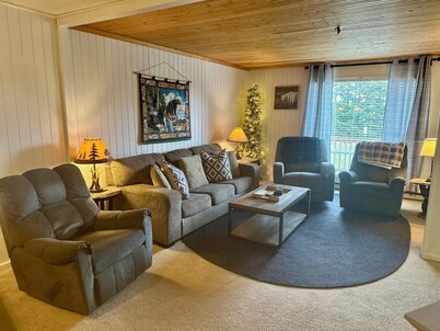 Cozy Mountain Getaway! Mid Week Discounts as Low as 250/night for Ski season