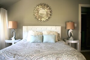 5 bedrooms, iron/ironing board, free WiFi, bed sheets - 180 Degree Lake View, 20 Acres of Private Property, Lake Front, Easy Lake Access (Lowell)