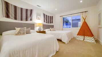 3 bedrooms, iron/ironing board, WiFi, bed sheets