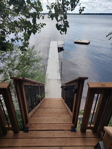 Pet Friendly ~ Lakefront Getaway