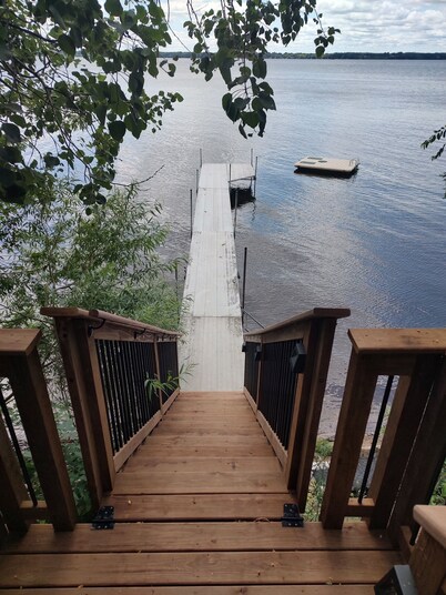 Pet Friendly ~ Lakefront Getaway