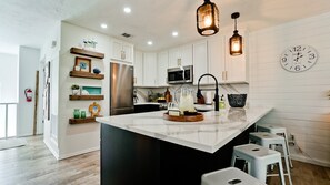 Fridge, microwave, oven, dishwasher - 6250 Holmes North Beach Village -  Condo 2 Bedroom /2.5 Bath , maximum occupancy of 6 people. (Holmes Beach)