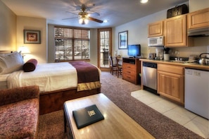 In-room safe, iron/ironing board, WiFi, bed sheets