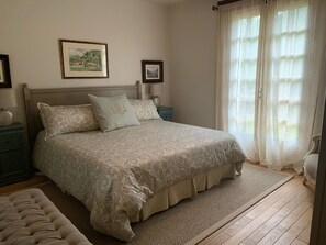 2 عدّة غرف نوم ومكواة/لوح كي وواي فاي وملاءات أسرّة