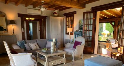 Great views, A/C, heated pool, chefs kitchen. Saturday to Saturday check in/out.