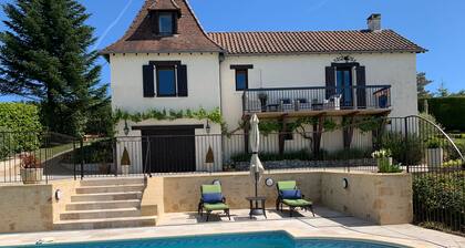 Views, air conditioned, heated pool, chefs kitchen,Saturday check-in out