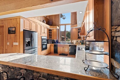 Beautiful 6 Bed/4.5 Bath - Close To 7 Springs & Laurel Highlands Attractions