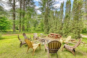 Outdoor dining - Big single-level house with firepit & spacious yard - lake access nearby (Chestertown)