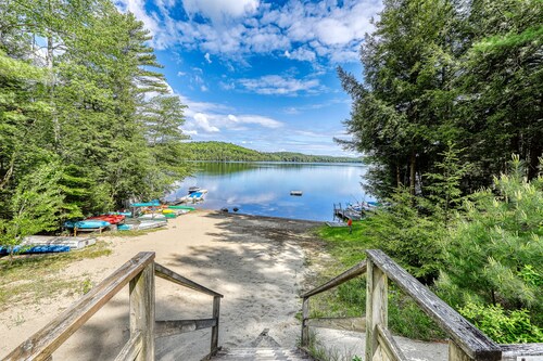 Big single-level house with firepit & spacious yard - lake access nearby