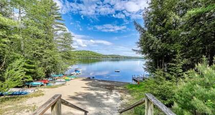 Big single-level house with firepit & spacious yard - lake access nearby