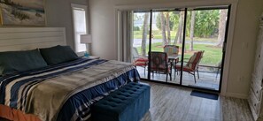 2 slaapkamers, een strijkplank/strijkijzer, reisbedje, gratis wifi