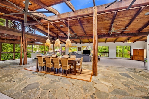 Tiki Home - Unique Custom Home Steps to the Beach and Town