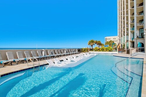 The Oasis 611 | Spacious, Lazy River, Poolside Grill, New Splash Pad, Pool with Slide!