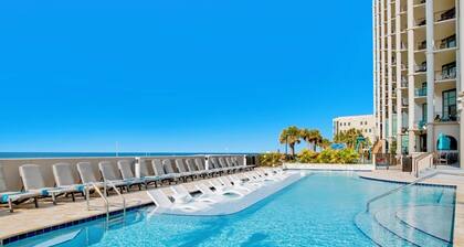 The Oasis 611 | Spacious, Lazy River, Poolside Grill, New Splash Pad, Pool with Slide!