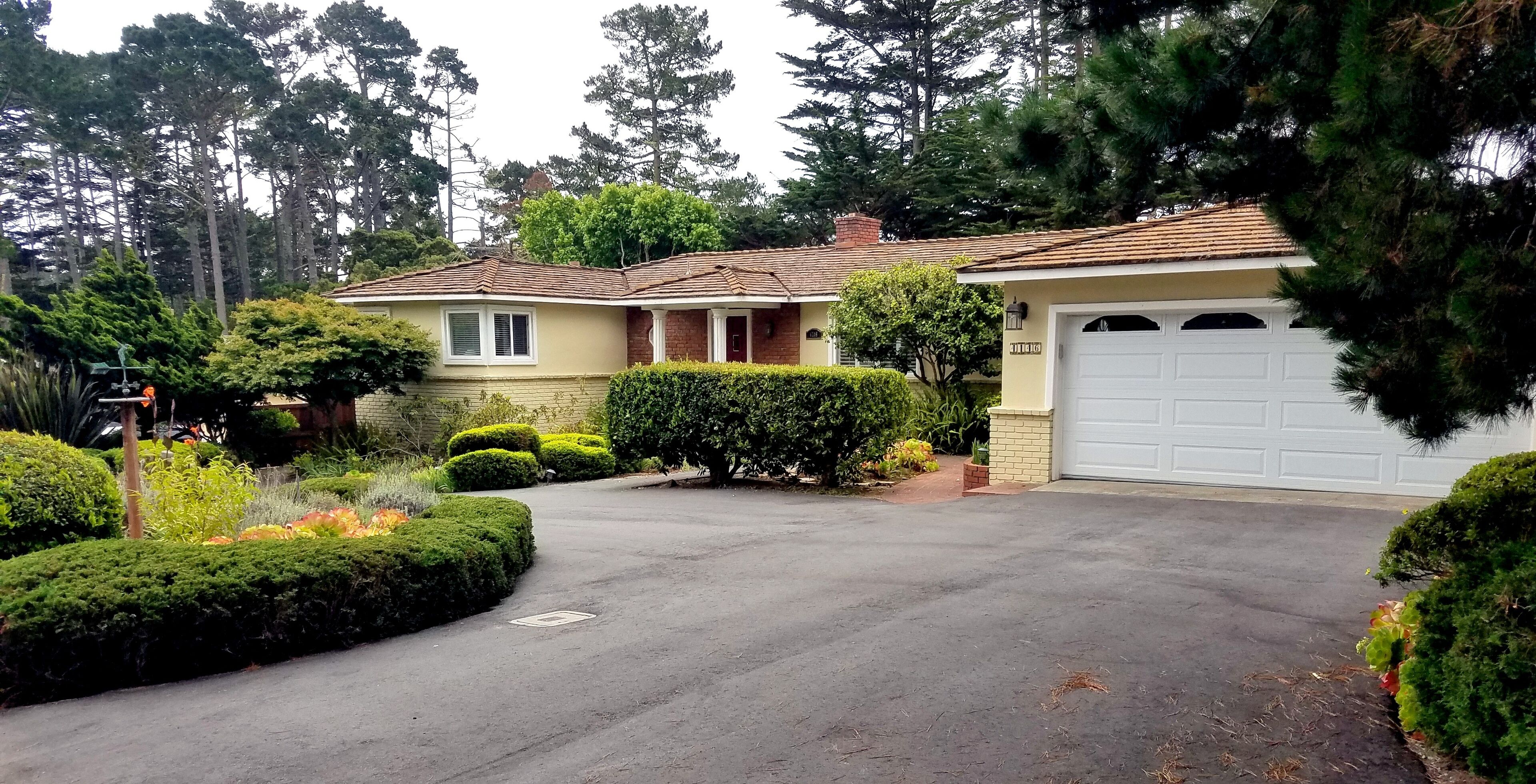 Complete, Comfortable and Convenient home for your stay + Close to all Golf!