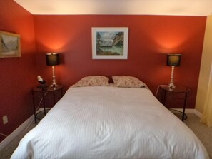 6 عدّة غرف نوم ومكواة/لوح كي وسرير سفر وواي فاي