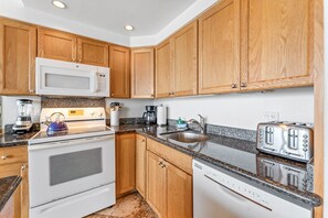 Fridge, microwave, oven, stovetop - 505 – Lovely Oceanfront 1/1.5 unit – great ocean view with A/C! (Kihei)