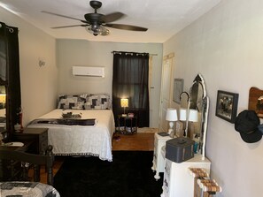 1 bedroom, bed sheets