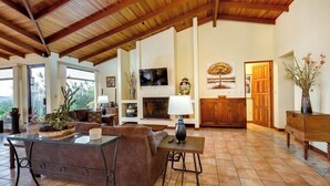 Unclassified image, 4 of 23, button - Heated Infinity Pool Villa, 6BR, 25Min SJO (Alajuela)