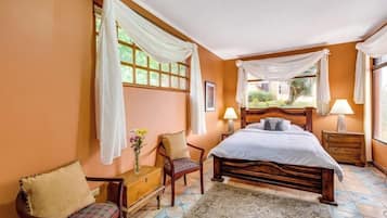6 habitaciones, tabla de planchar con plancha, wifi y ropa de cama
