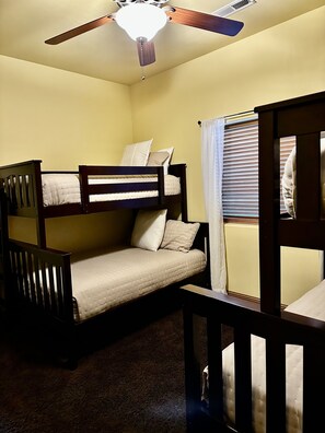 4 bedrooms, iron/ironing board, WiFi, bed sheets