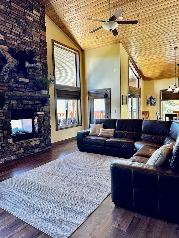 Smart TV, fireplace, DVD player, books