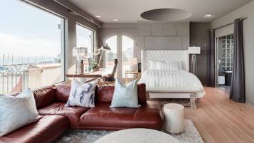 6 bedrooms, in-room safe, desk, iron/ironing board