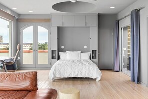 6 bedrooms, in-room safe, desk, iron/ironing board