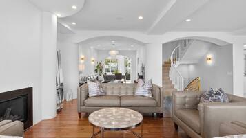 Smart-tv och eldstad