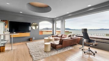 Smart-tv och eldstad